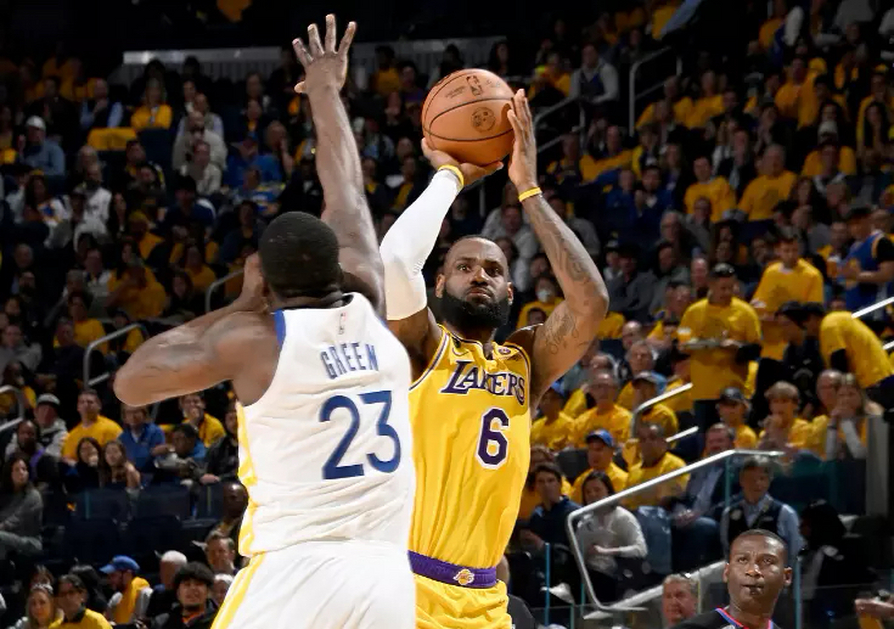 刚刚！新疆广汇关键时刻更衣室发声窗口期广州队调整名单以备NBA季后赛，夏洛特黄蜂围绕NBA总决赛复出首秀的简单介绍